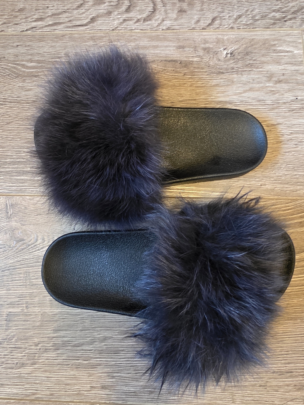 Faux Fur Slide Sandals – Black
Size: 7 (US) - Picture 5 of 5